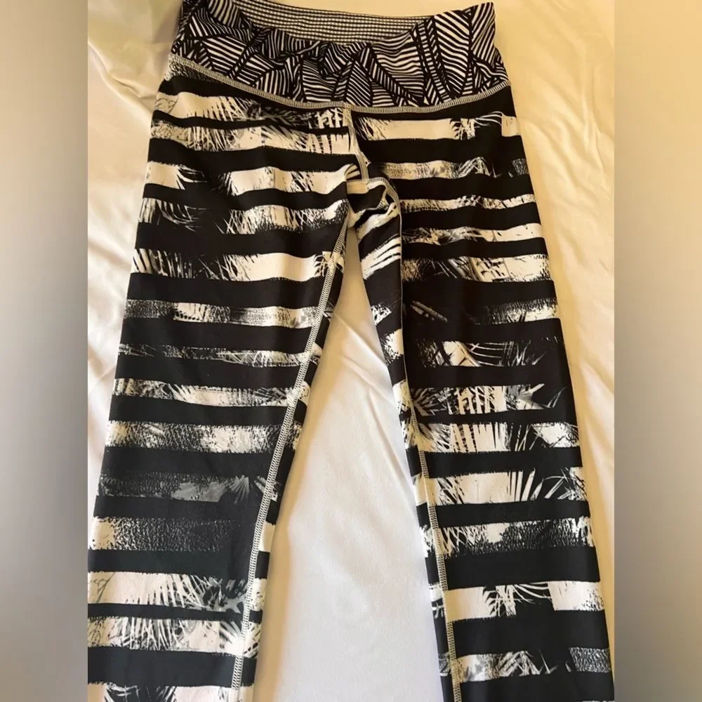 Lululemon Athletica Black White Capri Leggings athleisure athletic summer